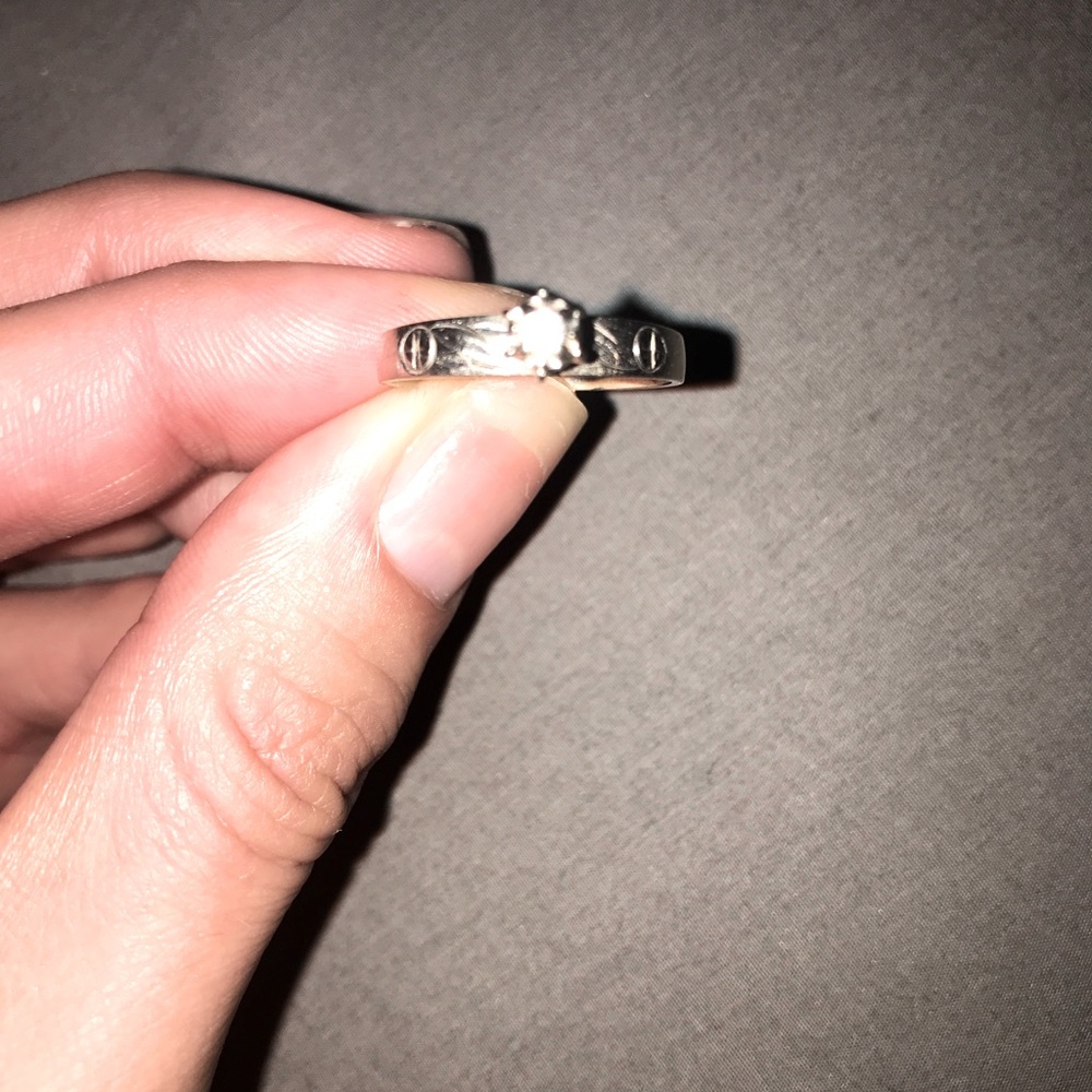 10k white gold ring with small diamond stone